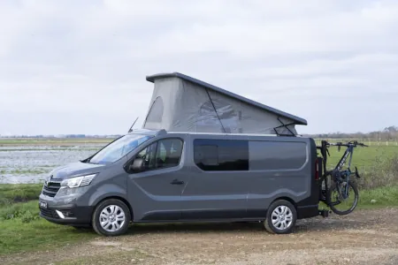 Renault Trafic 3 aménagé en véhicule de loisirs et de voyage venant de Pornic